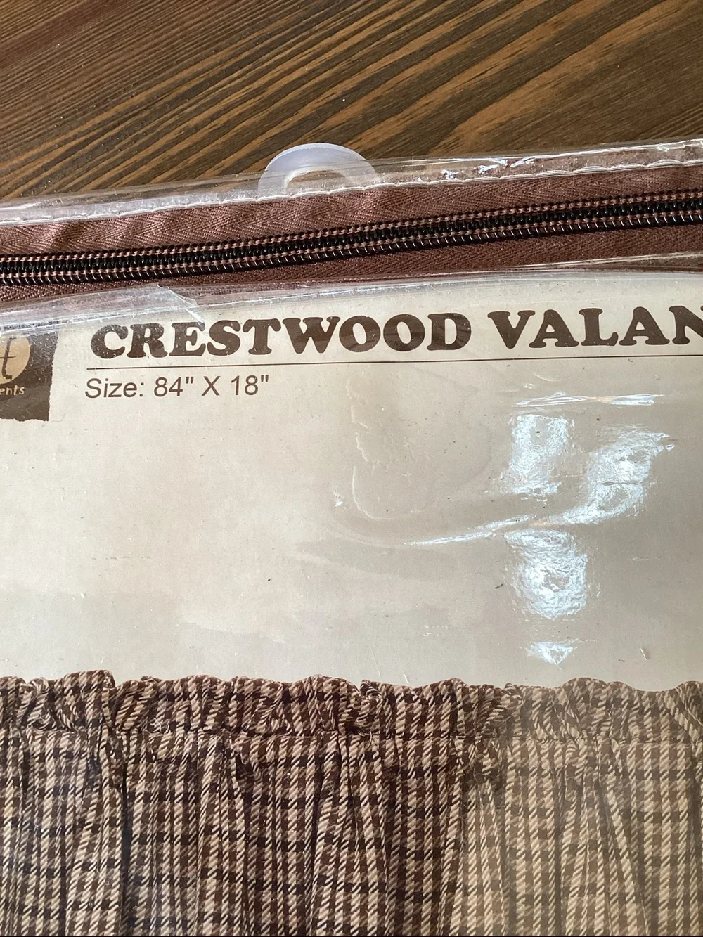 BNWT Crestwood Valance 84” x 18”